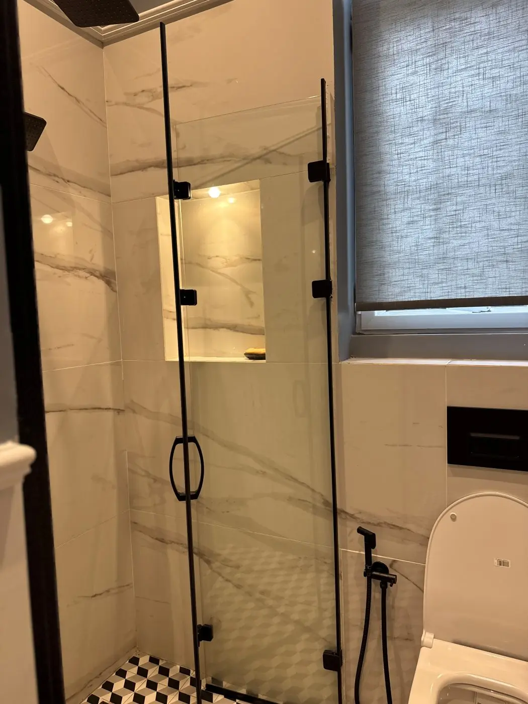 Walk in shower, Luxury residence on the Nile, Njeru, Buikwe District